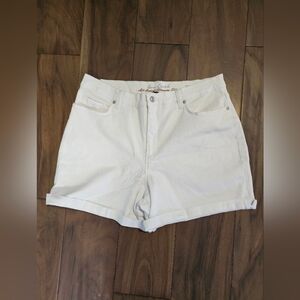 Size 16 Gloria Vanderbilt All-Around Slimming Effect Amanda White Shorts